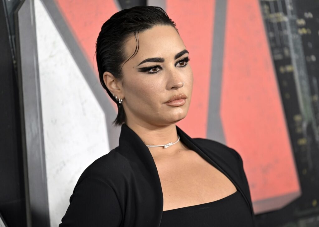 Demi Lovato Opens Up About Pronouns Gendered Bathrooms Cirrkus News